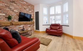 The Retreat At The Lawrence Apartments